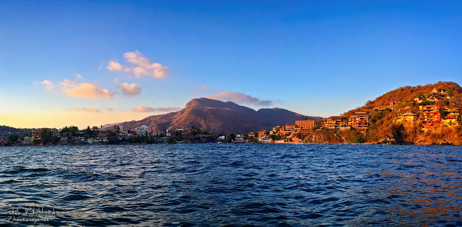 Playa La Madera y El Cerro Viejo, Bah&iacute;a de Zihuatanejo